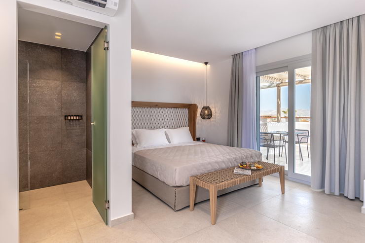Deluxe Double Rooms with Hot Tub and Sea or Garden View